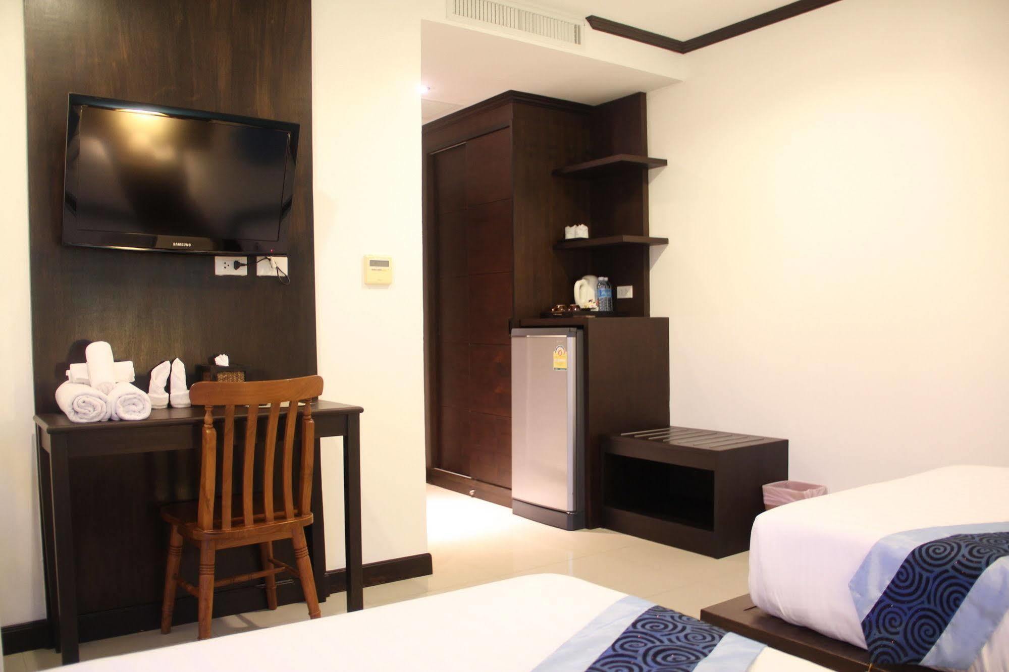 Sri Boutique Hotel Patong Exterior foto