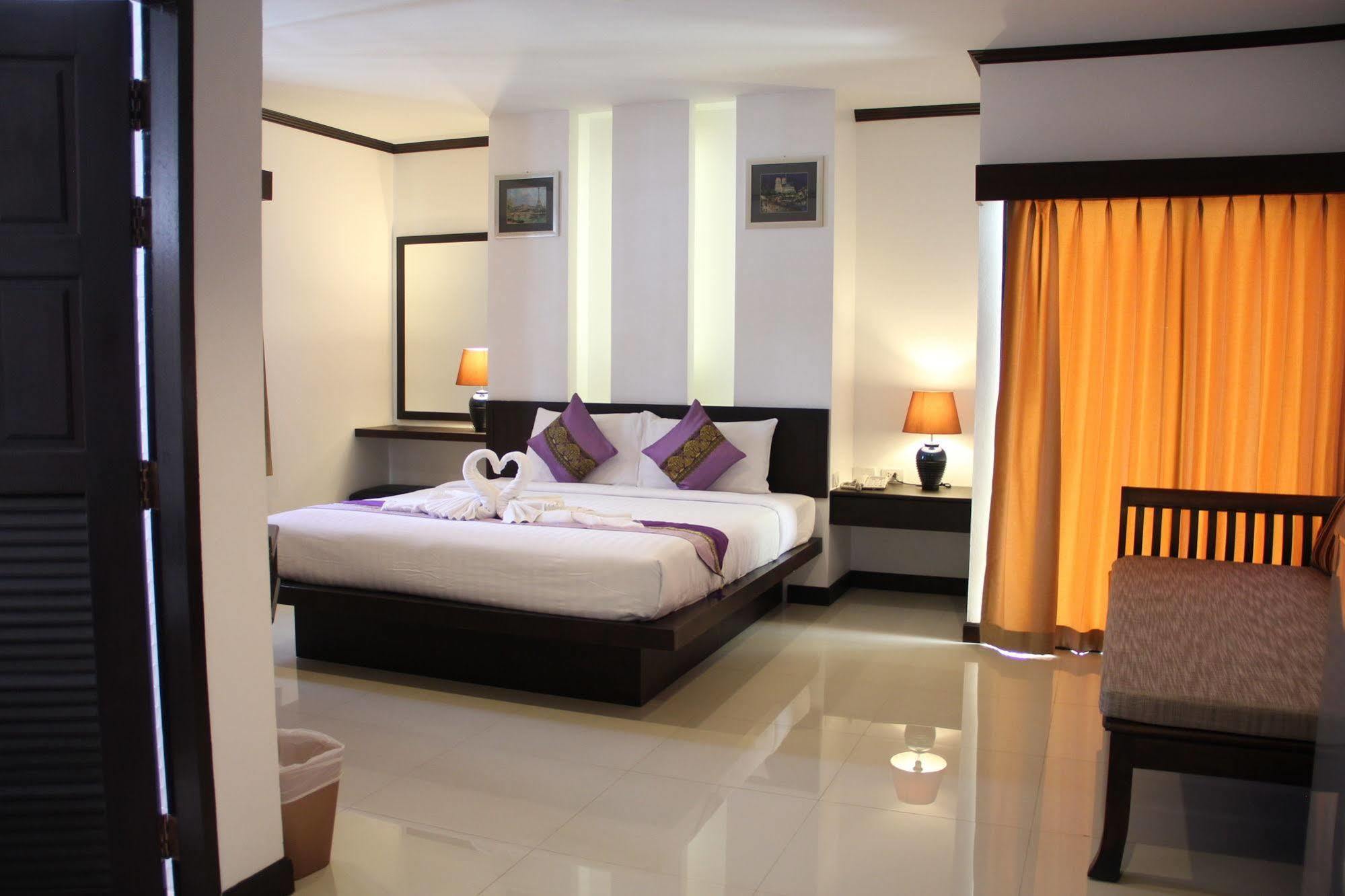 Sri Boutique Hotel Patong Exterior foto