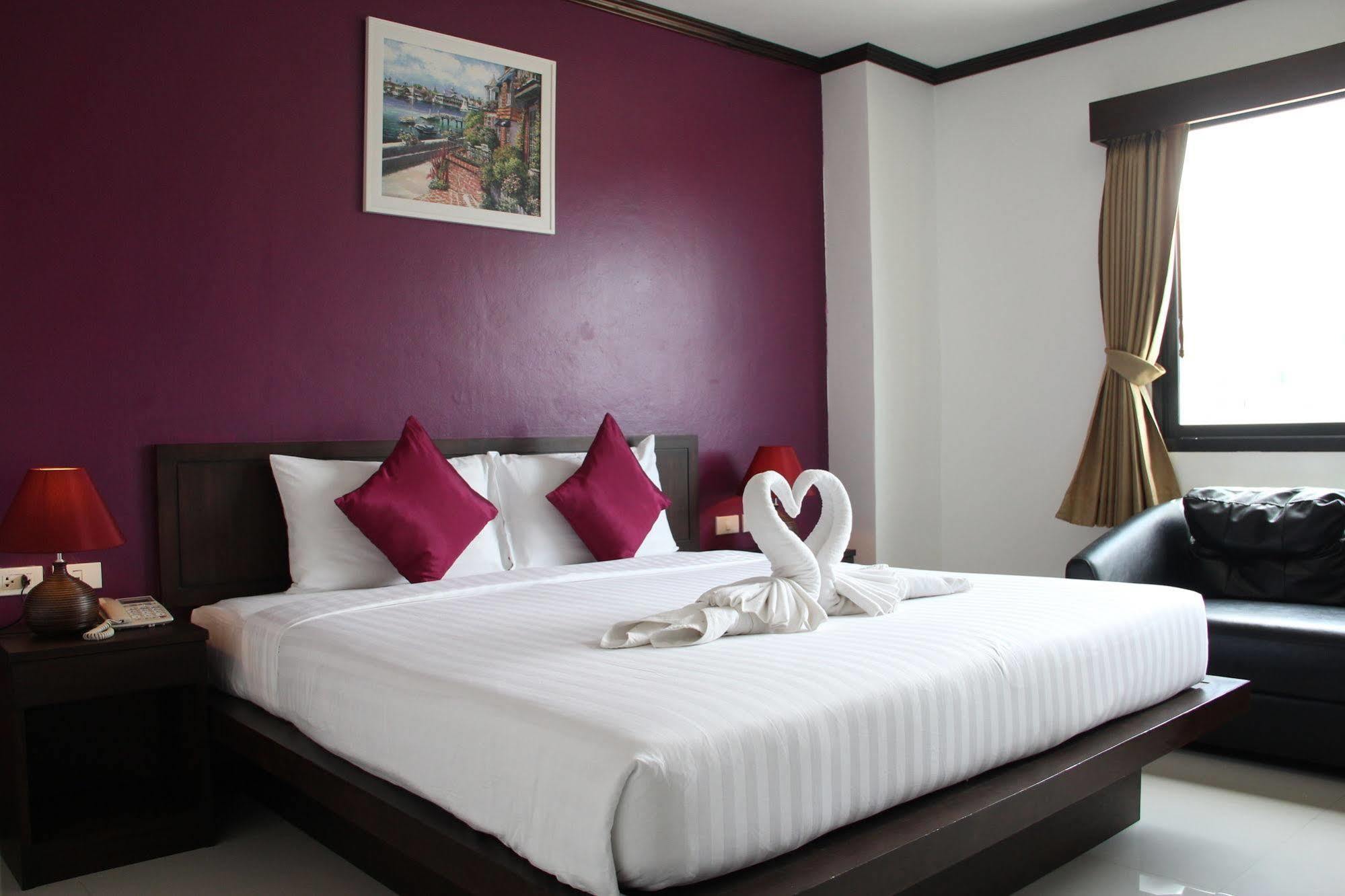 Sri Boutique Hotel Patong Exterior foto